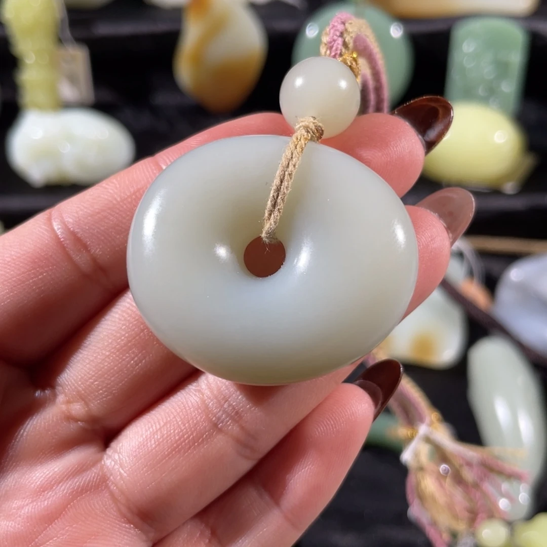 八****和田玉未镶嵌颈饰