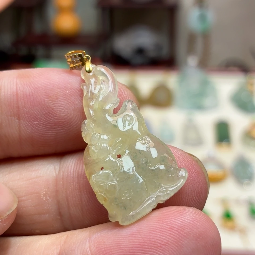 翡翠18K金镶嵌颈饰