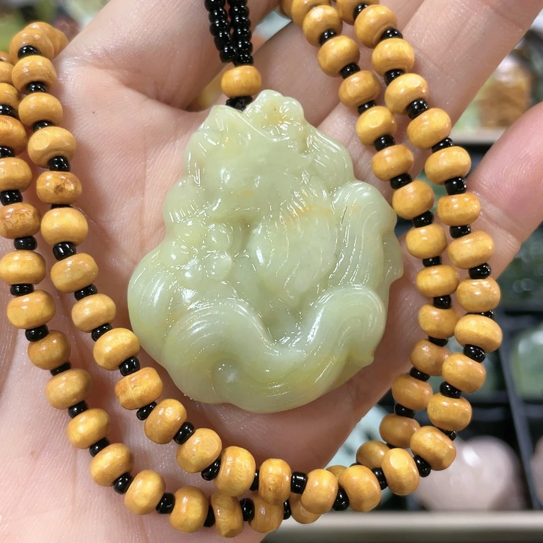 蛇纹石玉颈饰合金