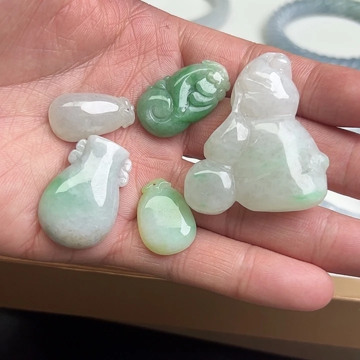 北***馨翡翠未镶嵌颈饰天然翡翠