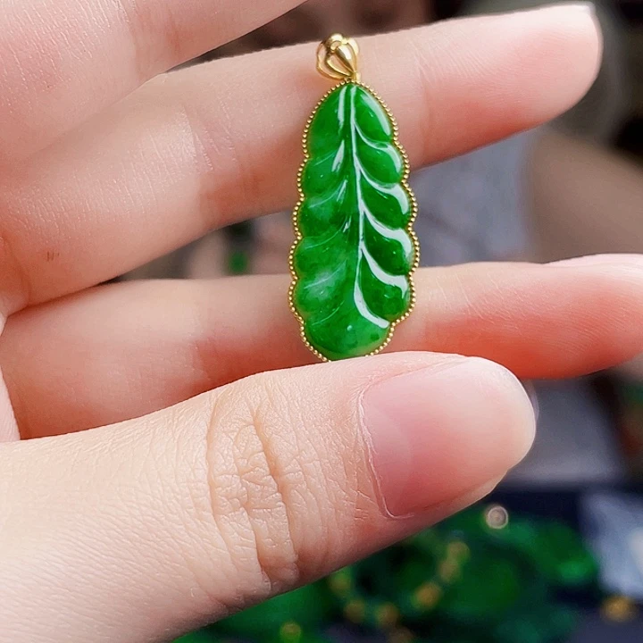 翡翠18K金镶嵌颈饰多样性