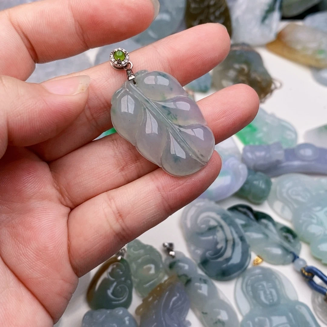 翡翠未镶嵌颈饰小*子叶子