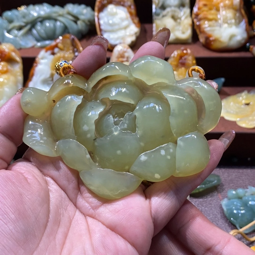 蛇纹石玉颈饰未镶嵌