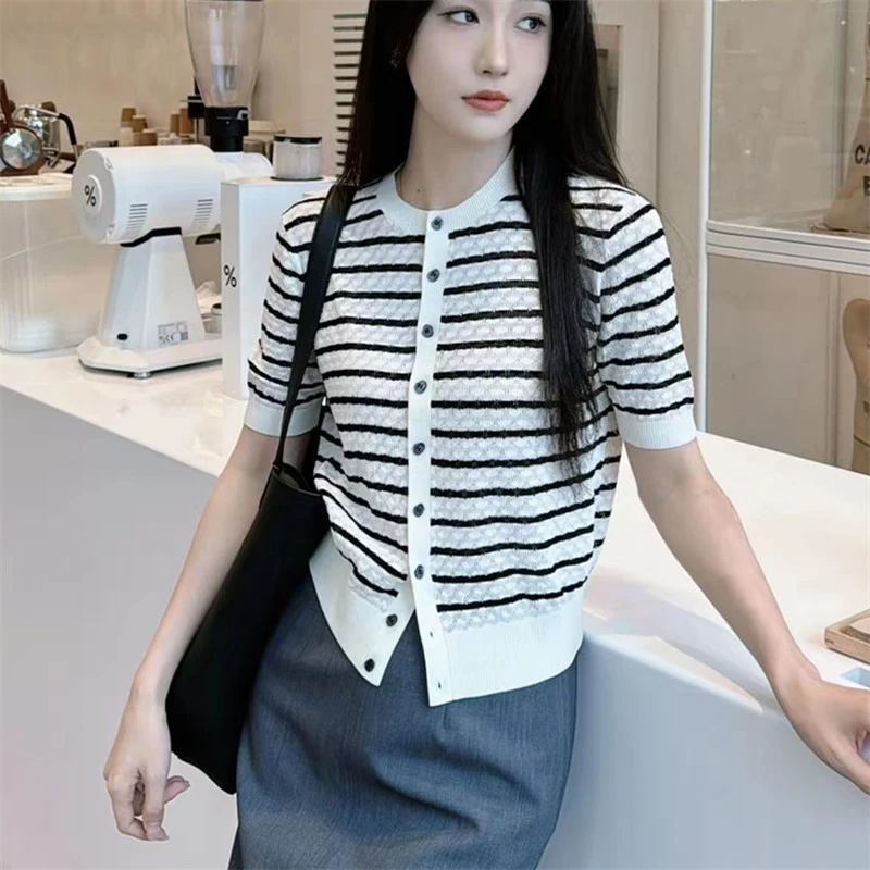 【商场同款】2025夏季新款时尚圆领黑白条纹百搭短款针织短袖开衫女