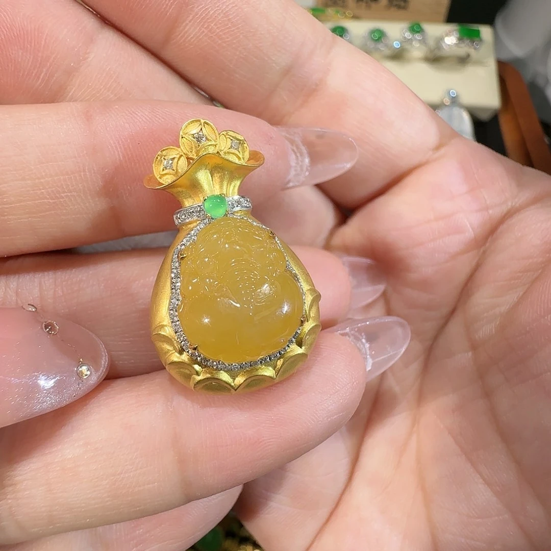 【闪购商品】颈饰18K金镶嵌翡翠