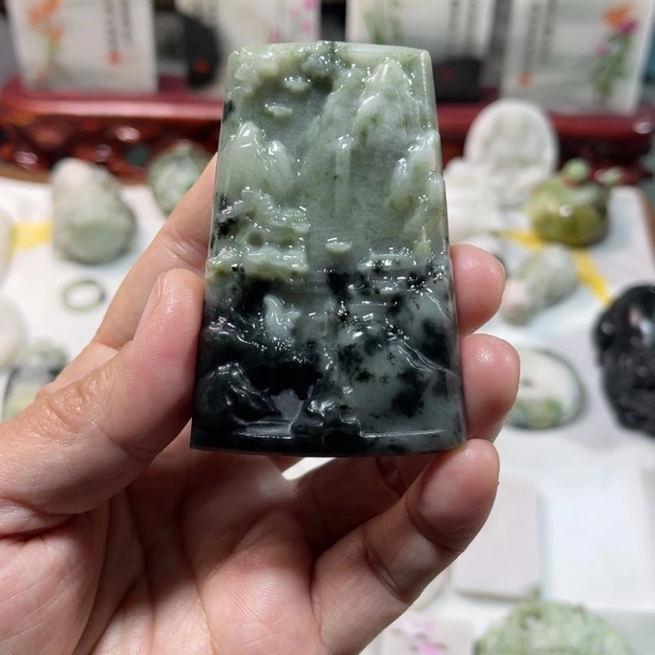 独山玉未镶嵌颈饰
