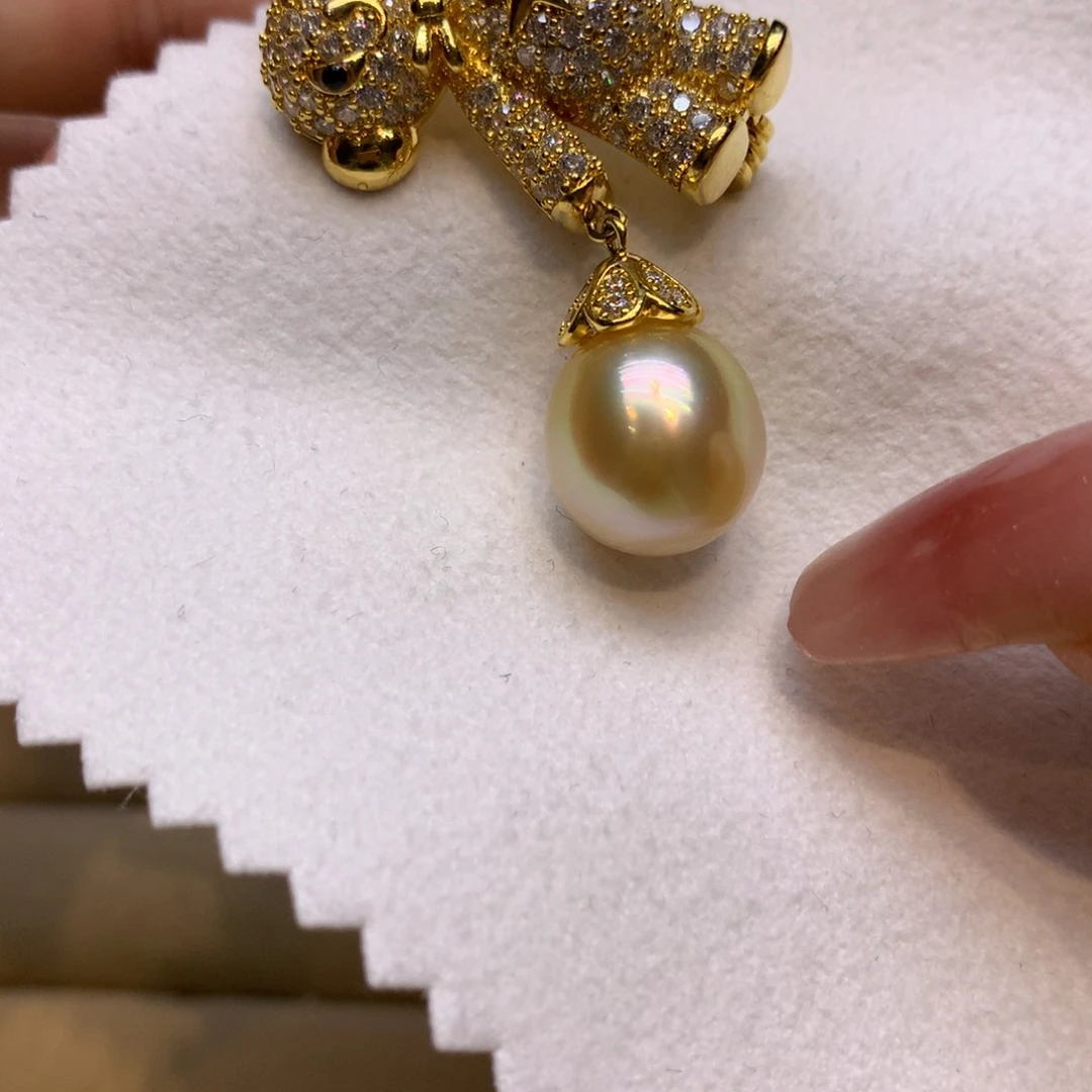 未镶嵌胸饰海水珍珠