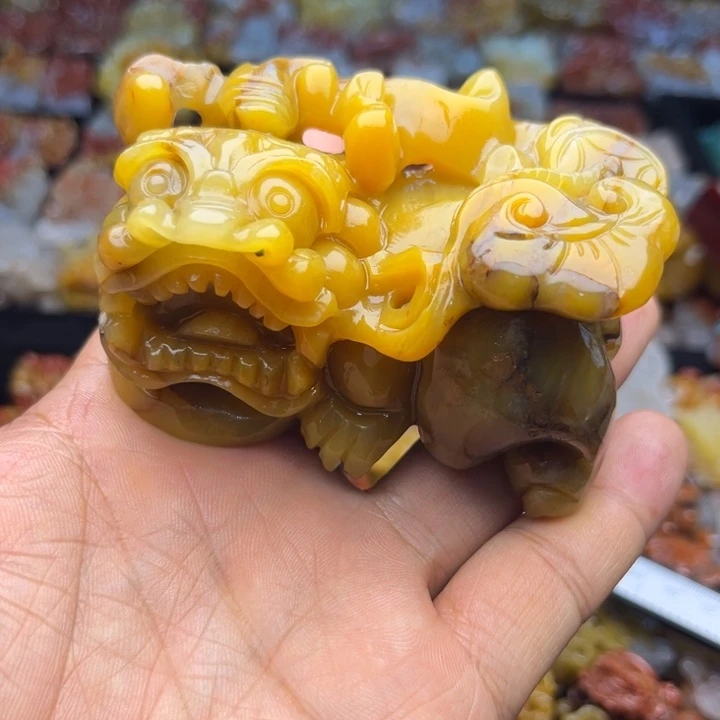 石英质玉（黄龙玉）未镶嵌颈饰