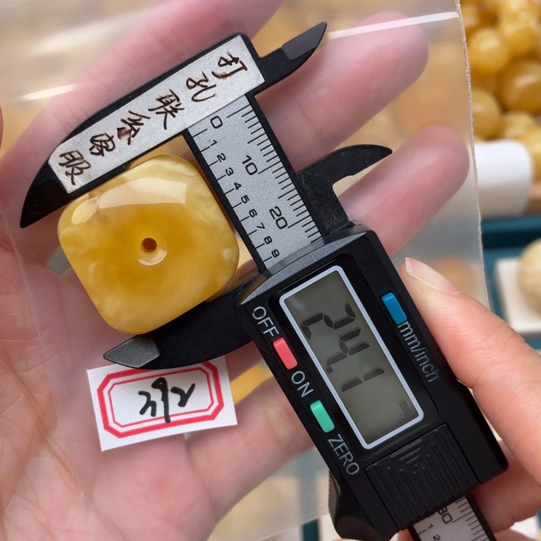 悟***念蜜蜡未镶嵌裸石蜜蜡