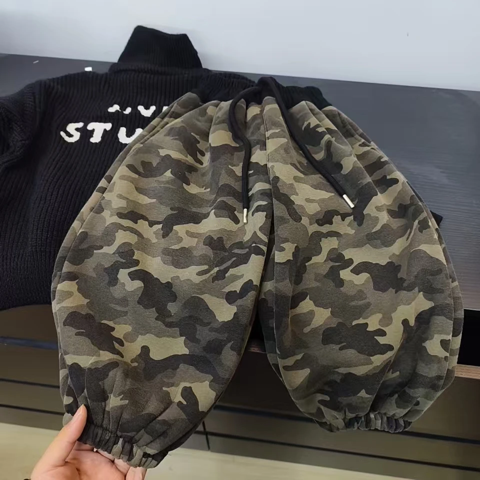 1256    男童爆款迷彩加绒加厚束脚卫裤