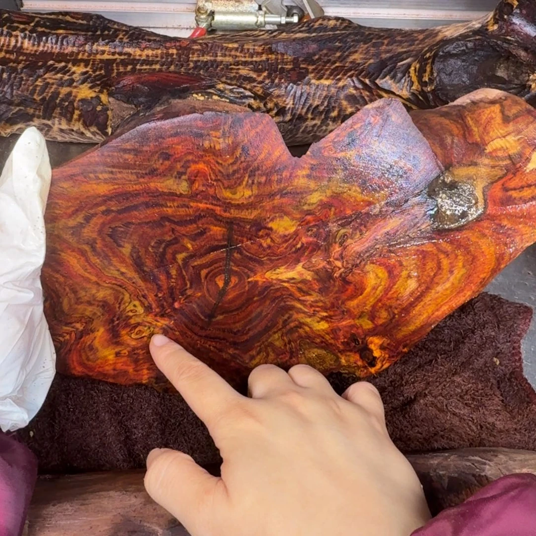 爱***茶黄花梨/降香黄檀把件瘤疤