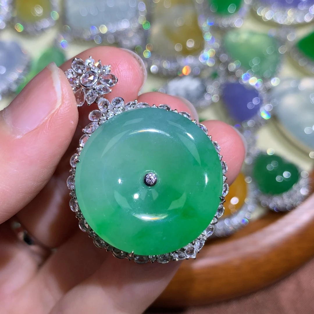 翡翠颈饰18K金镶嵌扣子