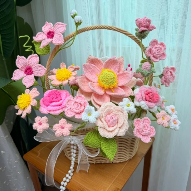 温柔粉调毛线钩针荷花花篮 节日礼物客厅桌面装饰花