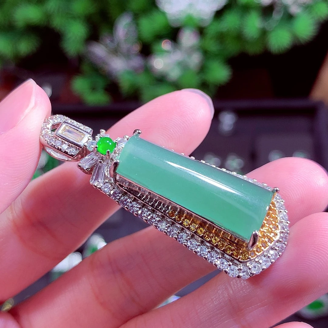 颈饰未镶嵌翡翠天然