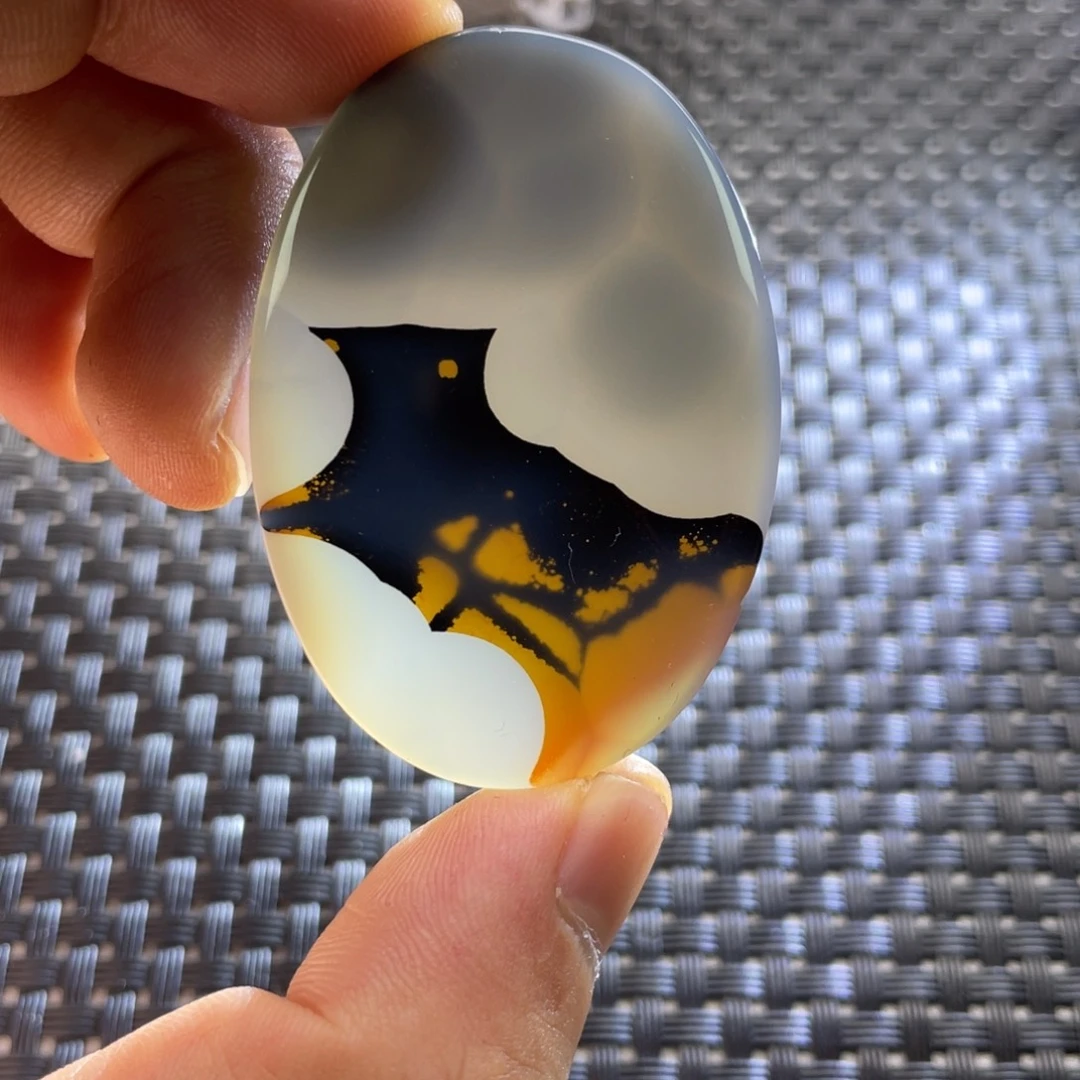 未镶嵌颈饰玛瑙/玉髓鱼**飞