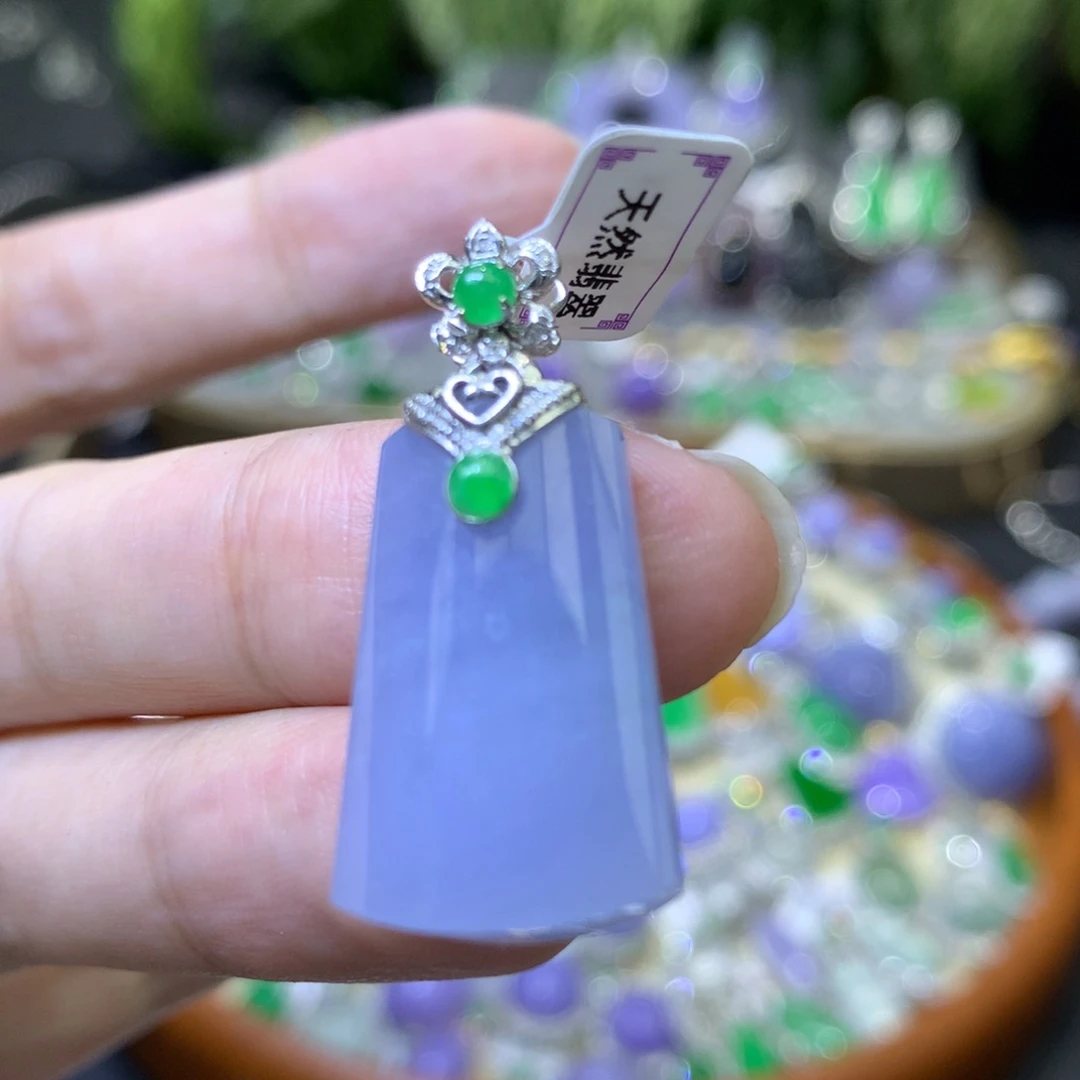 颈饰18K金镶嵌翡翠