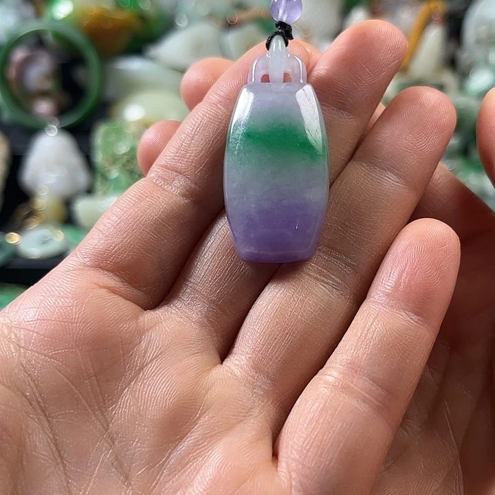 翡翠未镶嵌颈饰翡翠未镶嵌颈饰