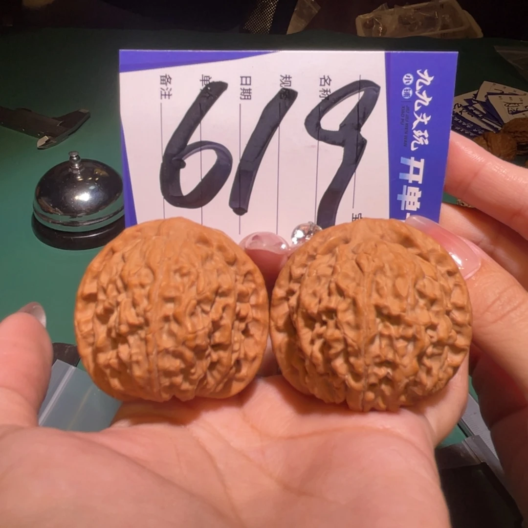 文玩核桃把件44a金麒麟