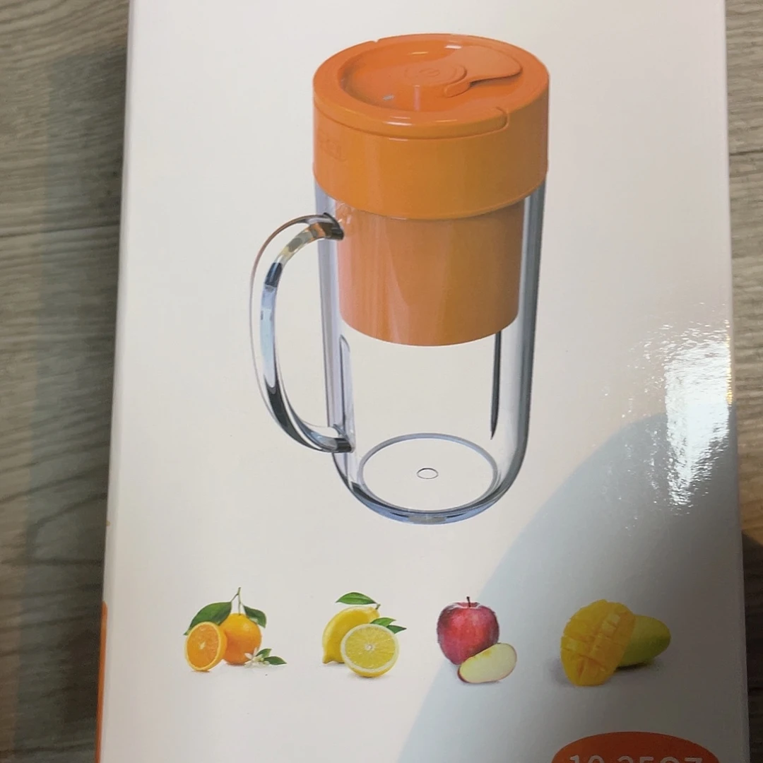 听***施榨汁机橙色的一台