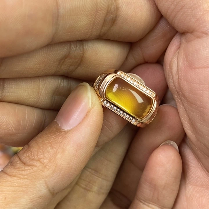 琥珀珠宝奇石未镶嵌