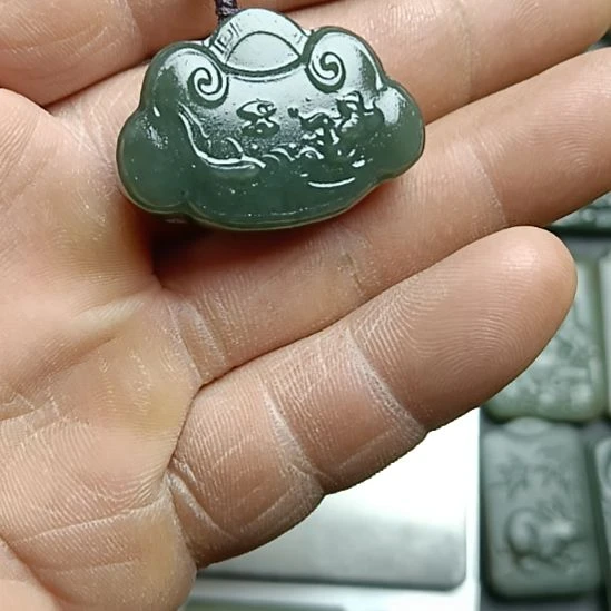 和田玉未镶嵌颈饰