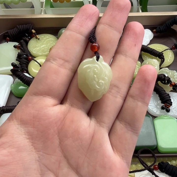 新疆老料精品黄口吊坠