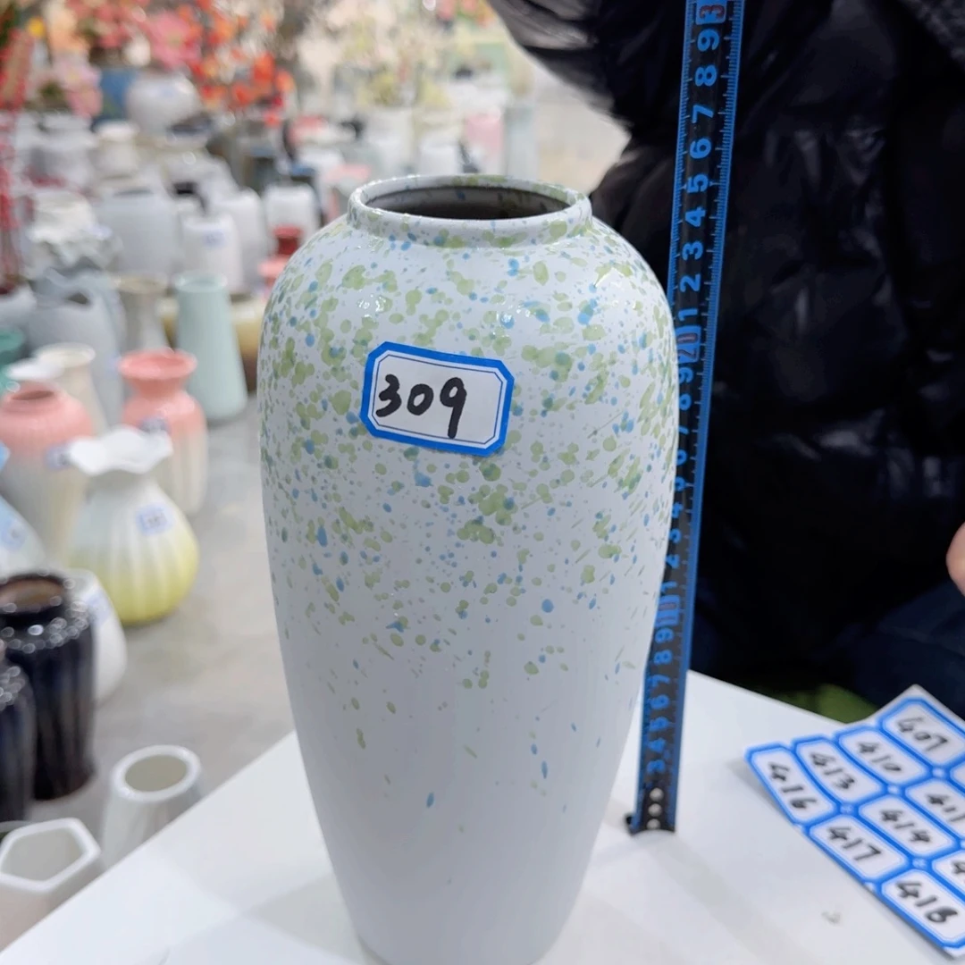 y***0309号陶瓷高25厘米瑕疵一个