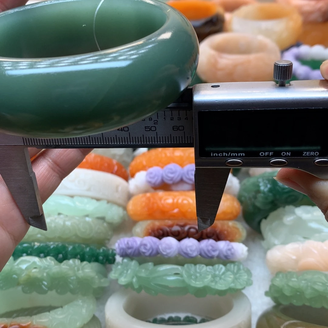 未镶嵌手镯石英质玉