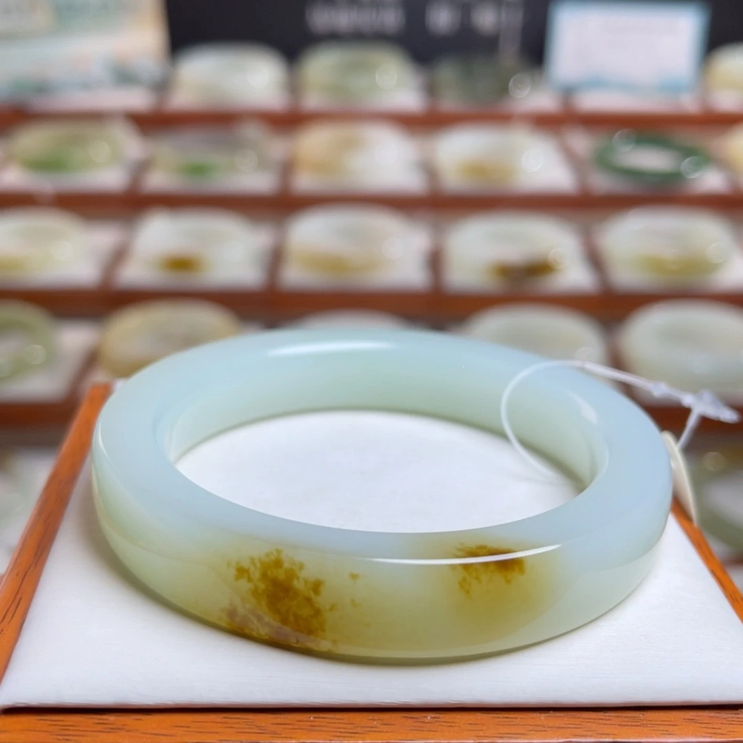 【闪购商品】未镶嵌手镯和田玉琪*