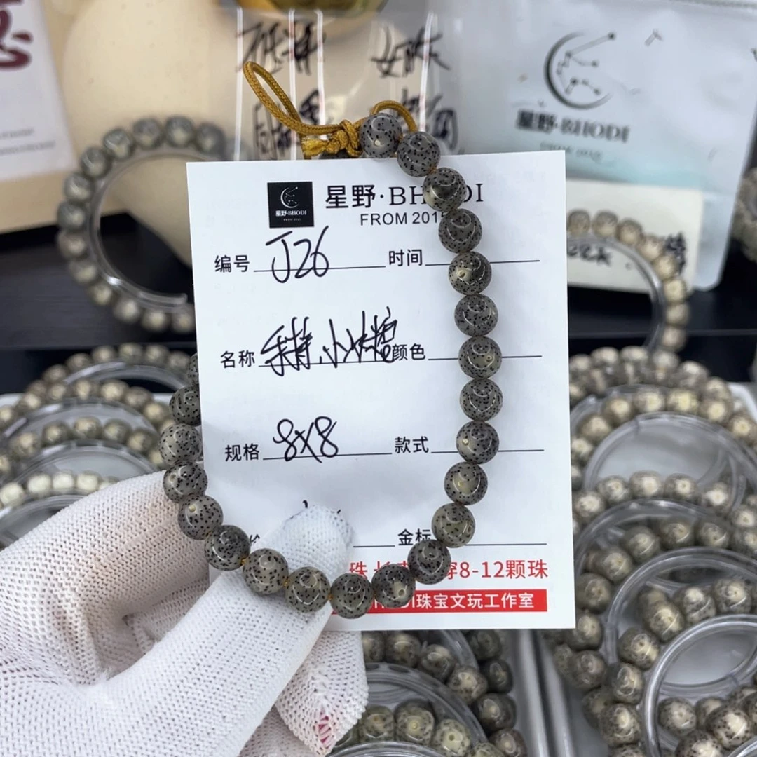 星月菩提吊坠手持