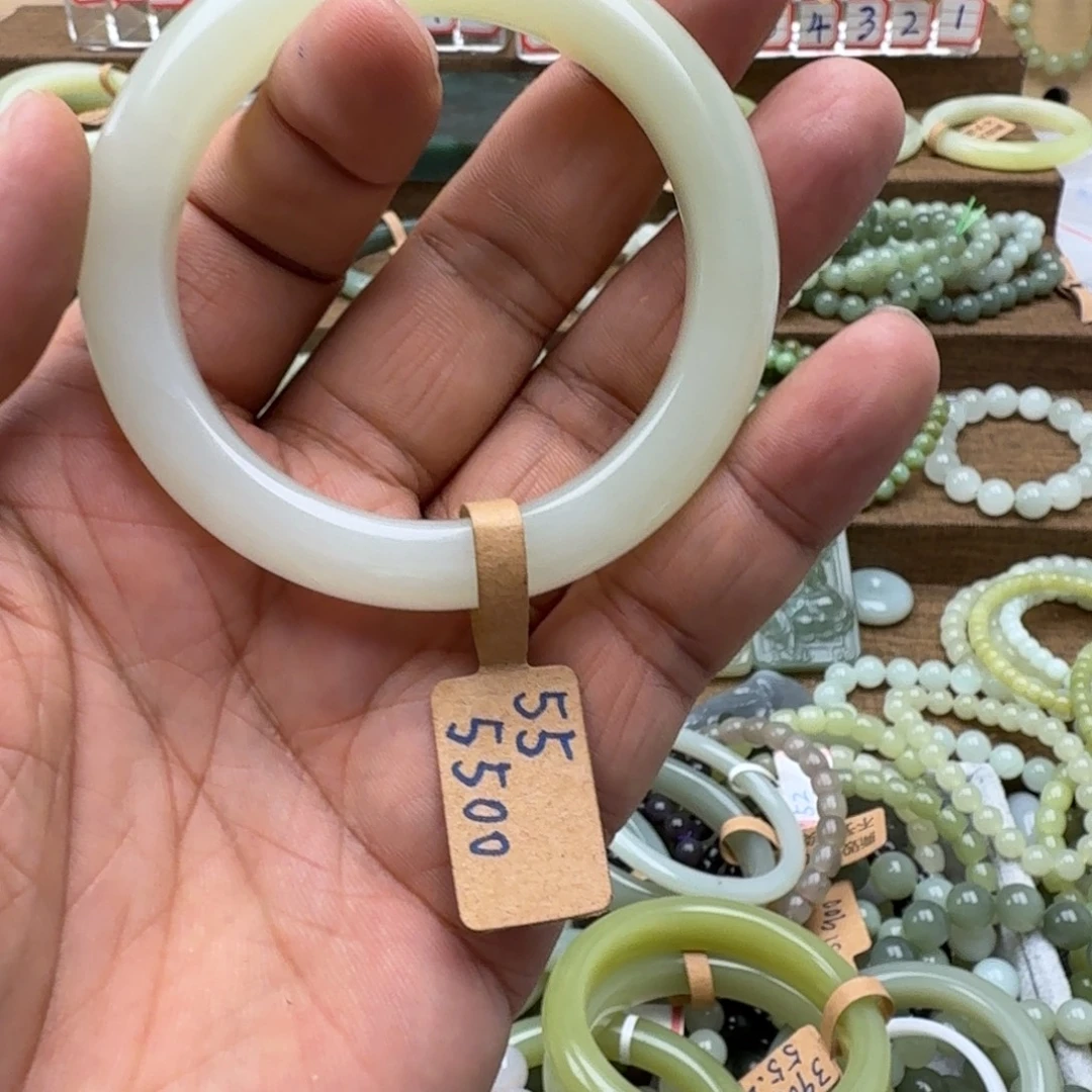 我***大和田玉未镶嵌手镯