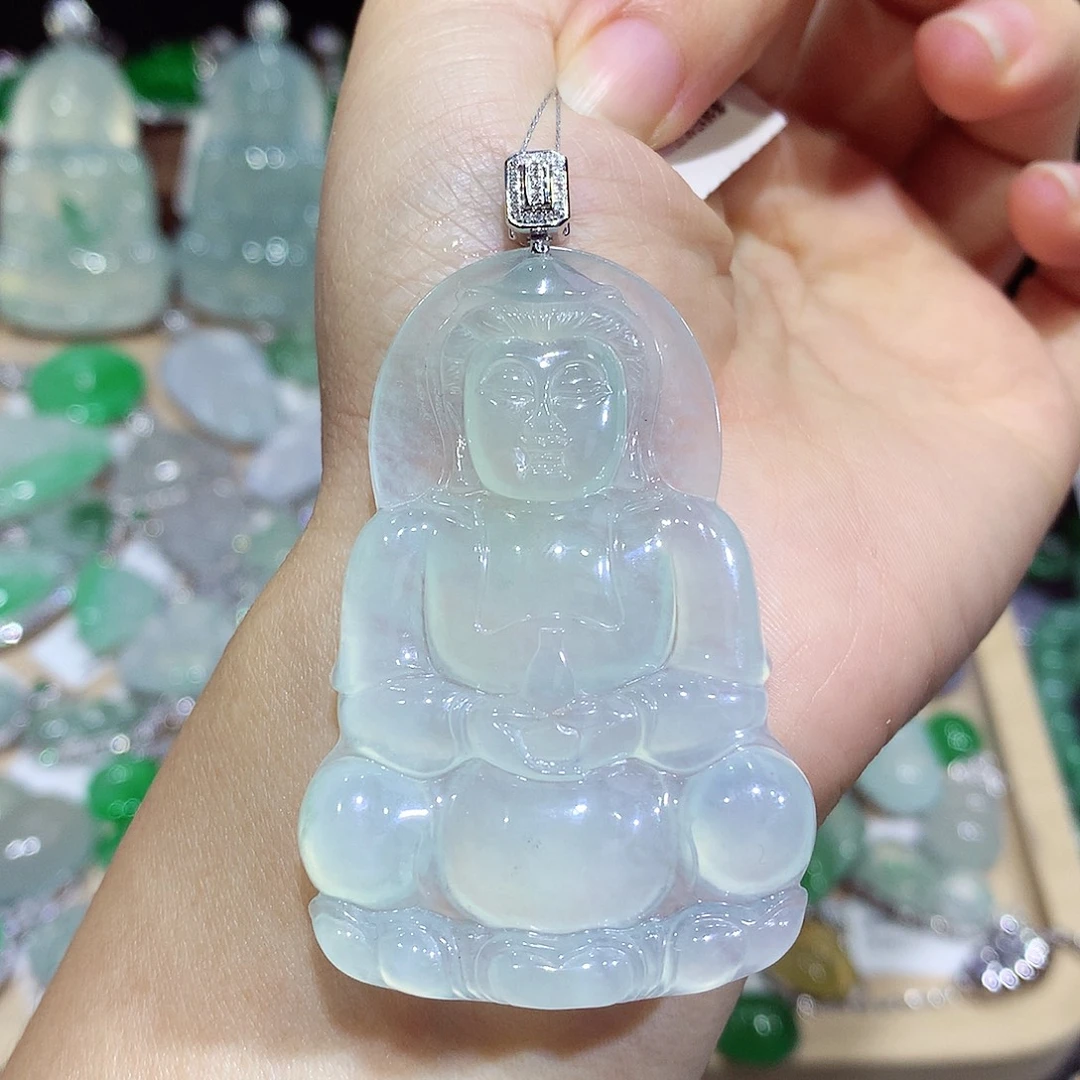 翡翠18K金镶嵌颈饰观音