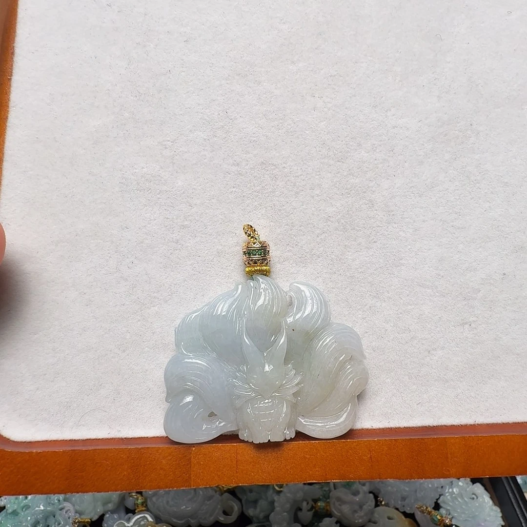 翡翠未镶嵌吊坠(赠链)