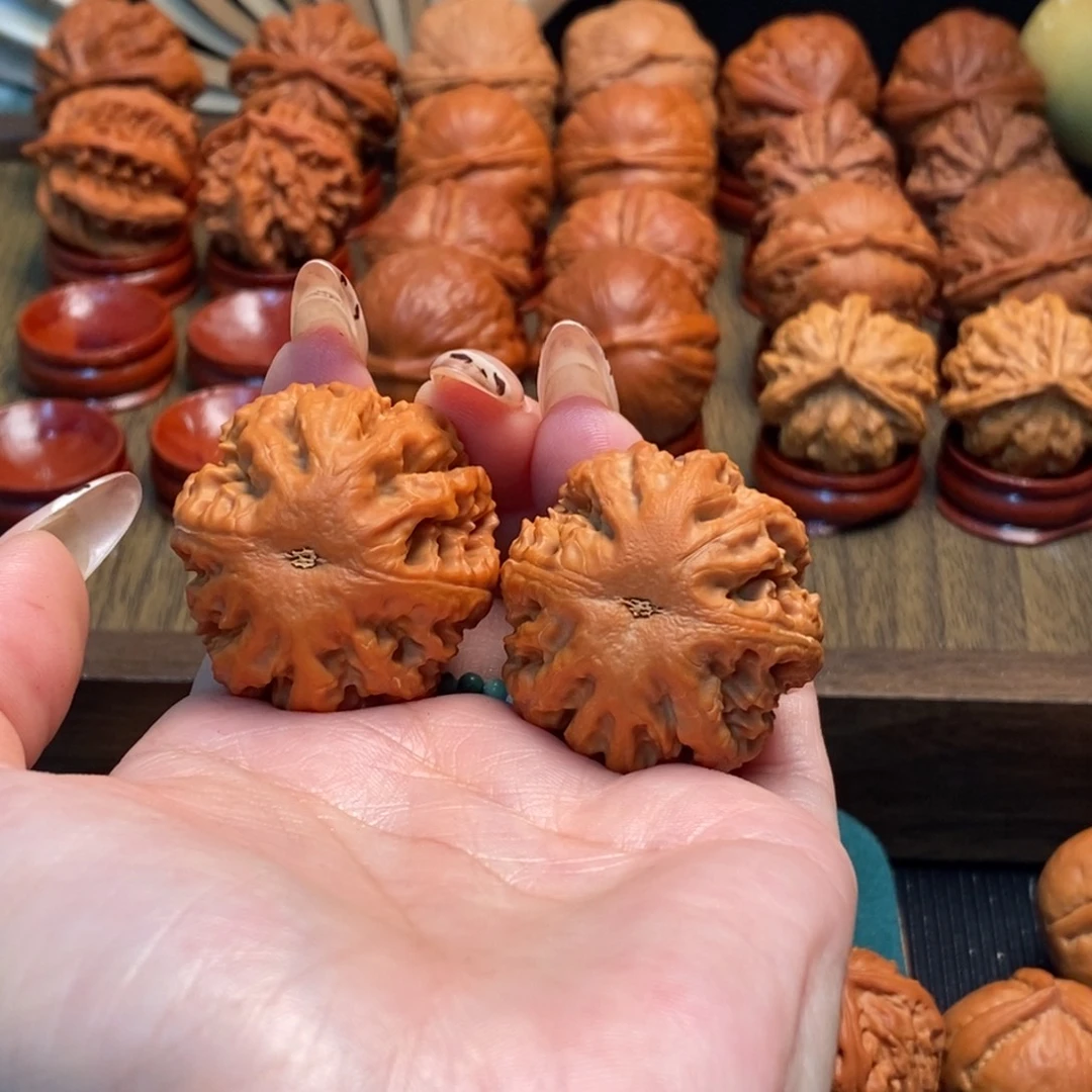 ****慮把件文玩核桃水波龙