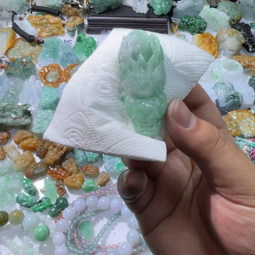 翡翠颈饰未镶嵌天然