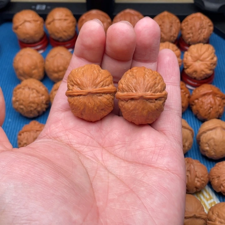 文玩核桃把件绣球