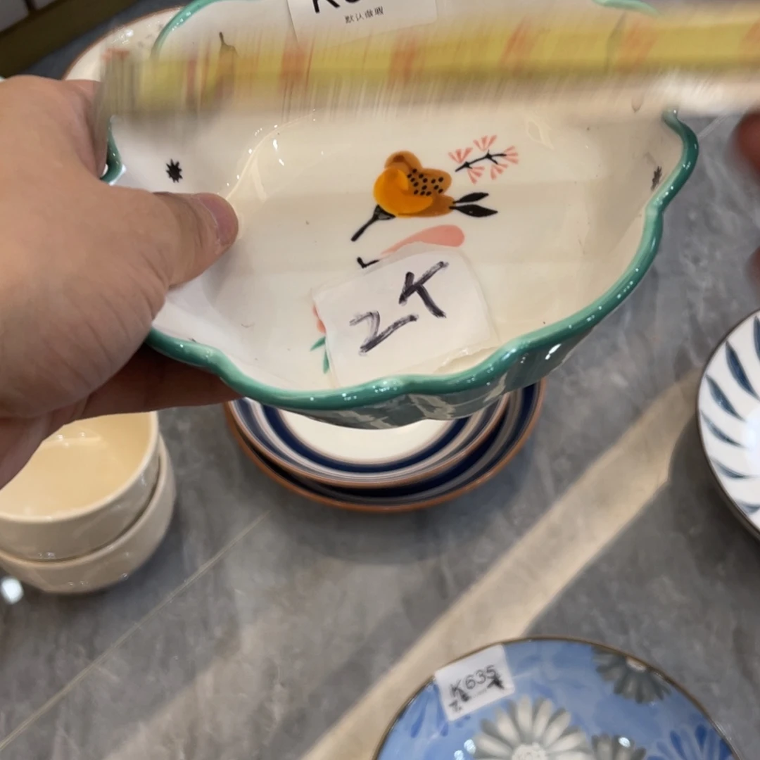 陶瓷微瑕餐具介意勿拍，满18飞！