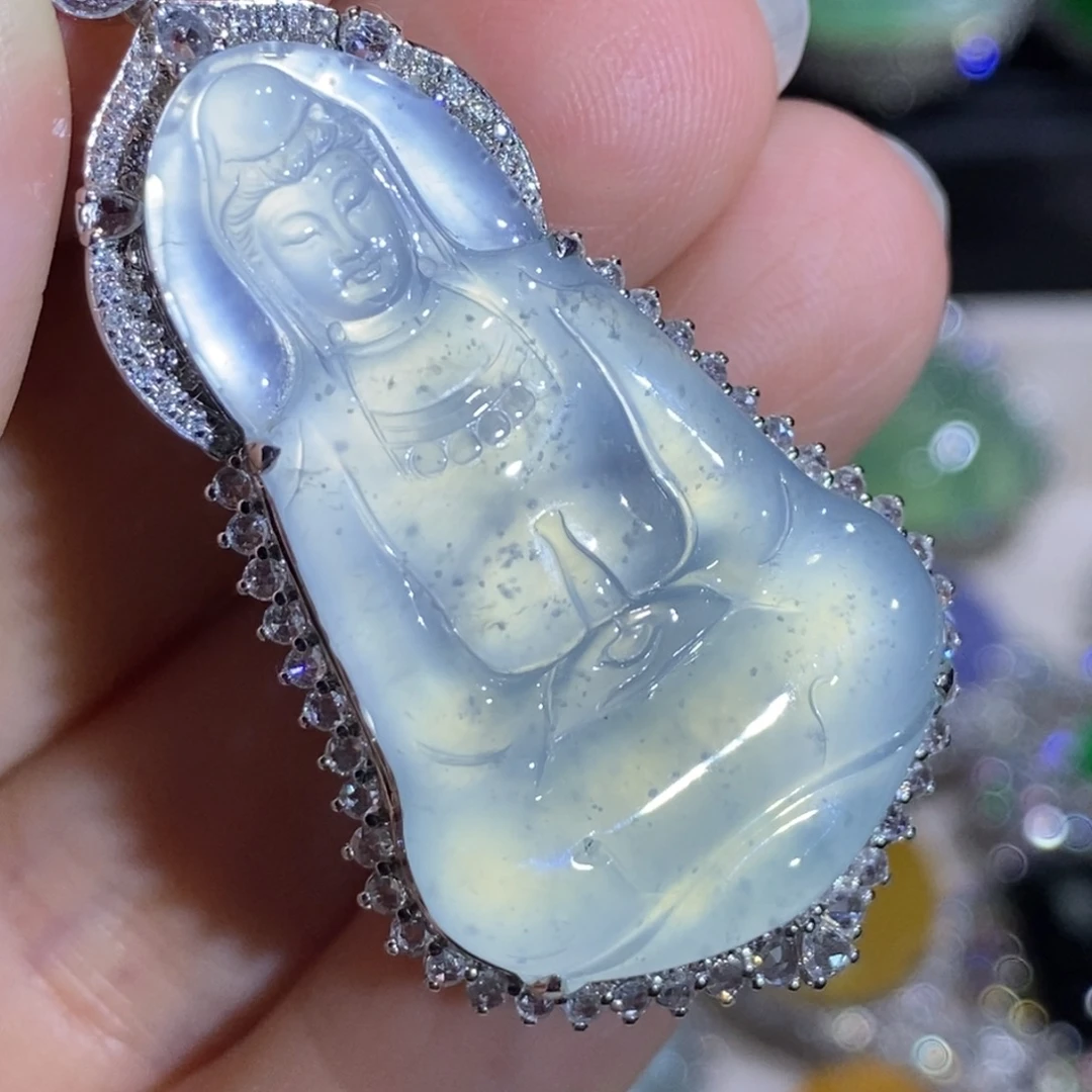 翡翠18K金镶嵌颈饰观音