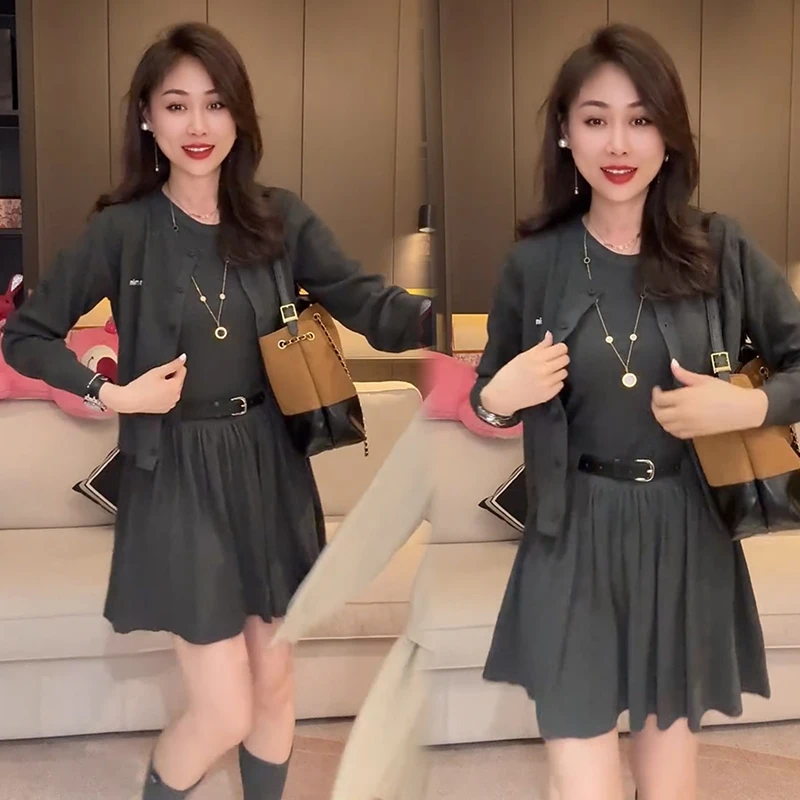2025秋季新款时尚显瘦气质网红高档洋气女高级百搭宽松大码两件套