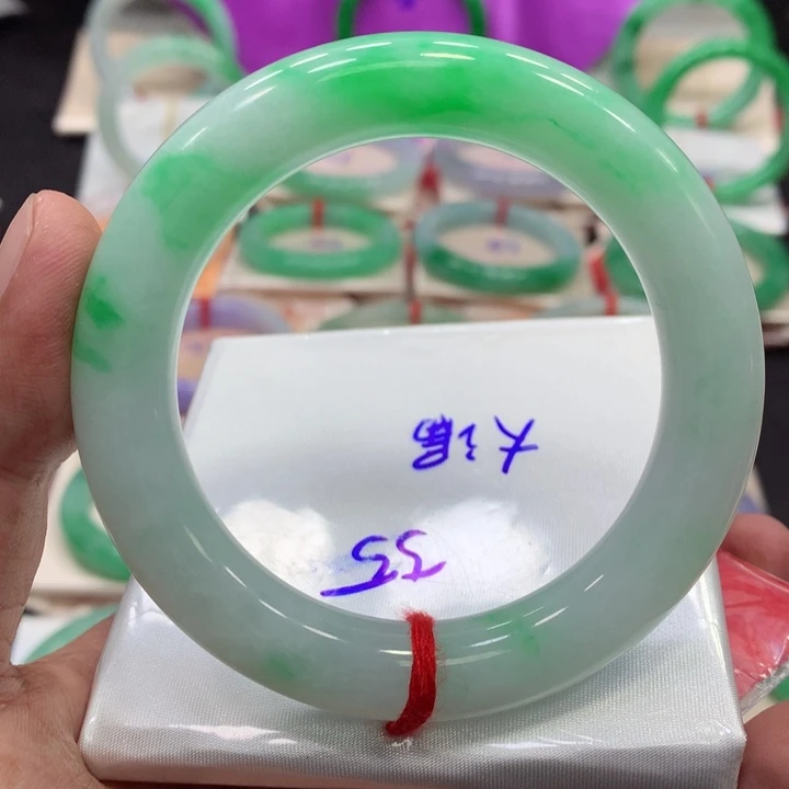 翡翠未镶嵌手镯（圆镯）
