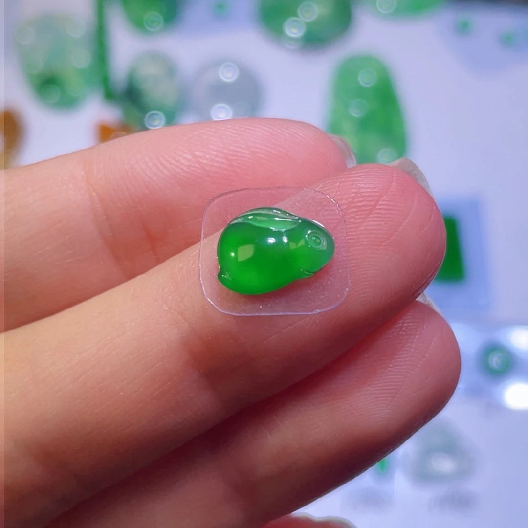 翡翠未镶嵌颈饰裸石