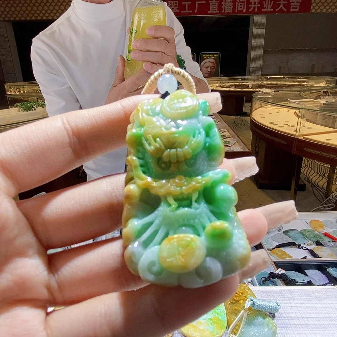 翡翠颈饰未镶嵌翡翠