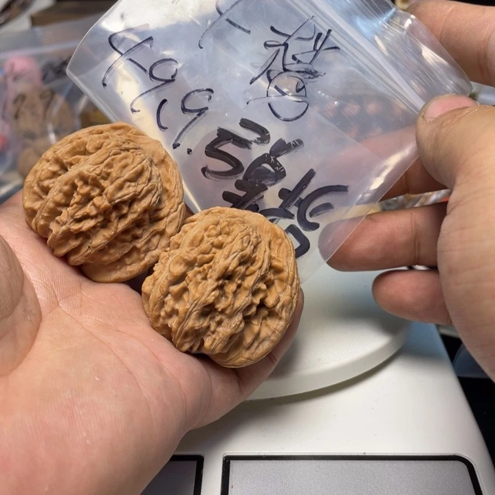 文玩核桃把件弹***间四座楼