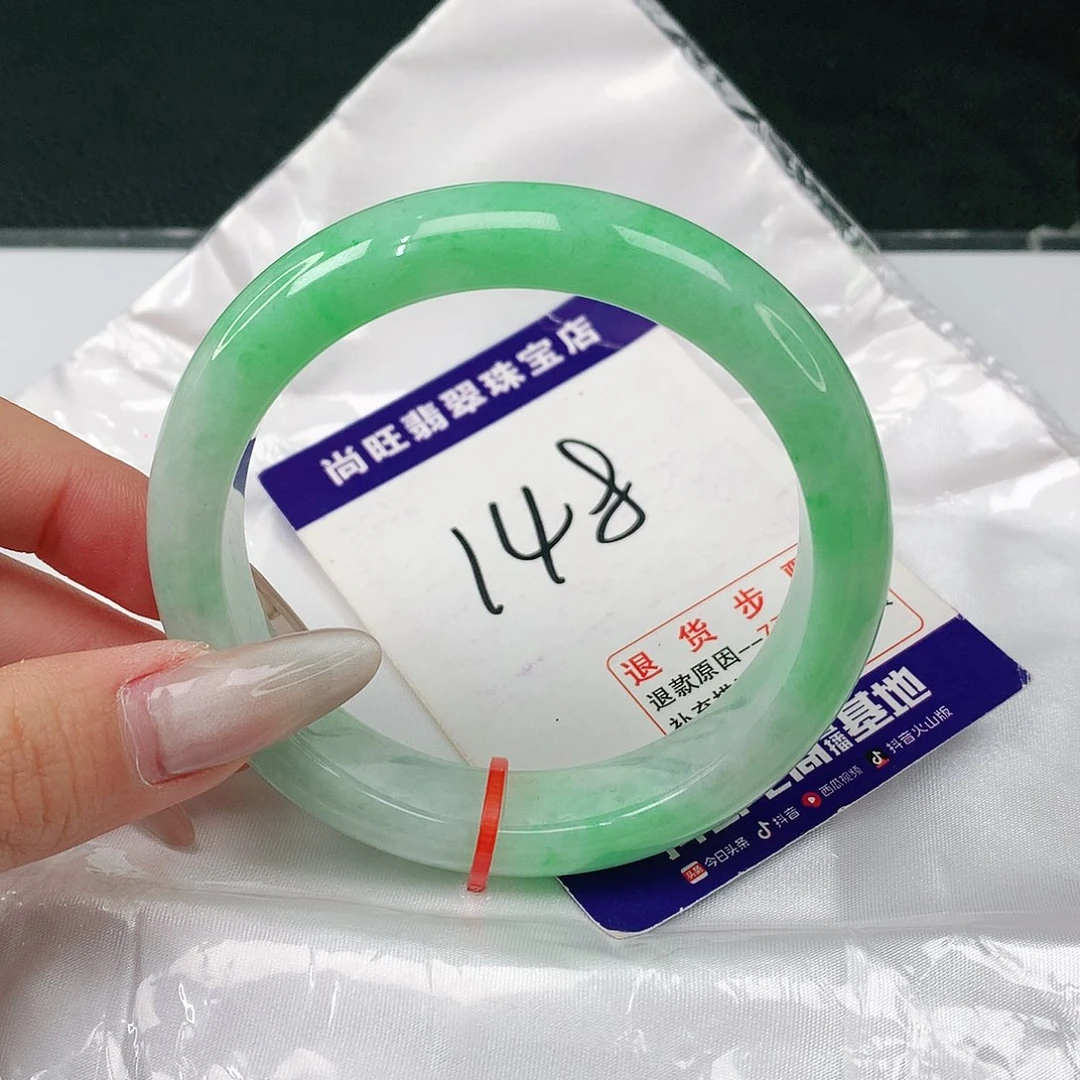 翡翠手镯未镶嵌翡翠12