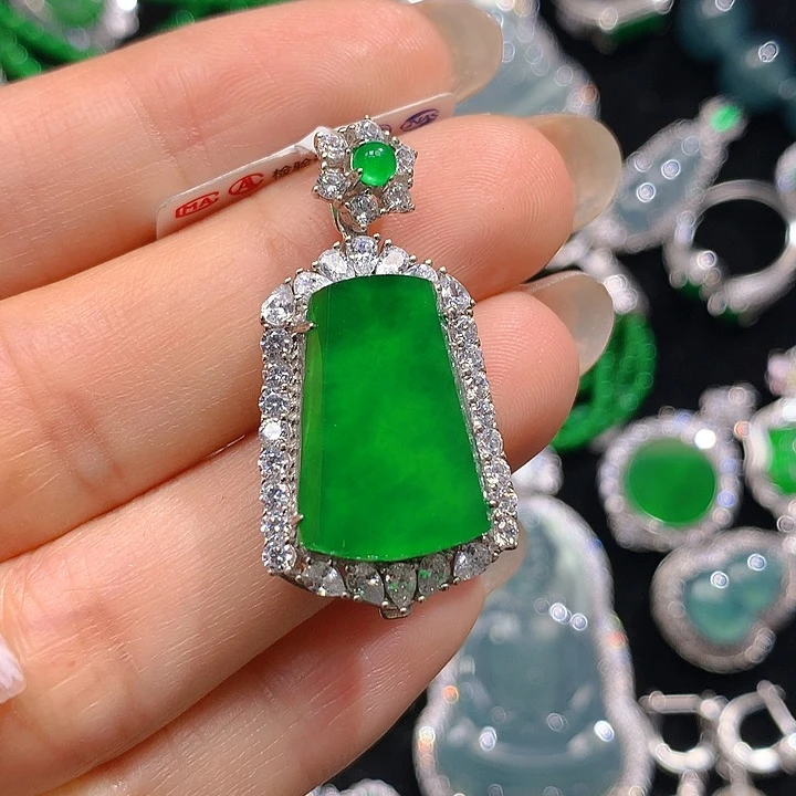 翡翠颈饰未镶嵌翡翠