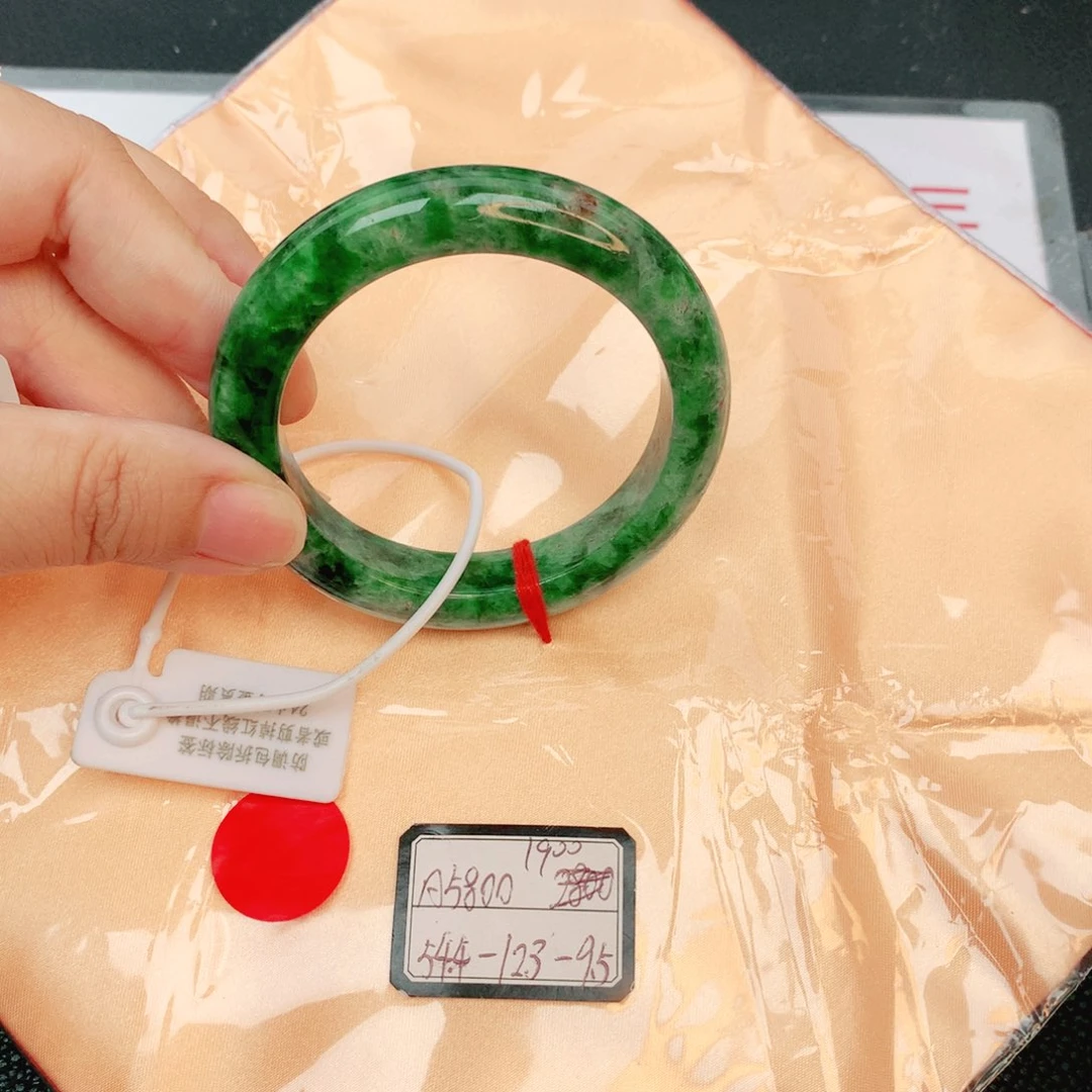 翡翠手镯未镶嵌缅甸翡翠