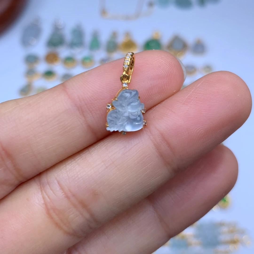 翡翠18K金镶嵌项链天使滴溜