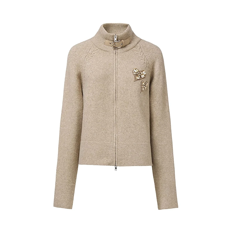 圣迪奥女装冬季时尚上衣落肩立领开衫款长袖针织衫S24483527