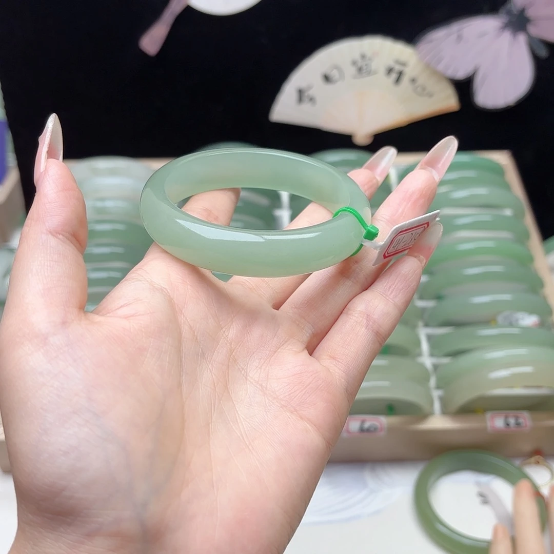 石英质玉未镶嵌手镯
