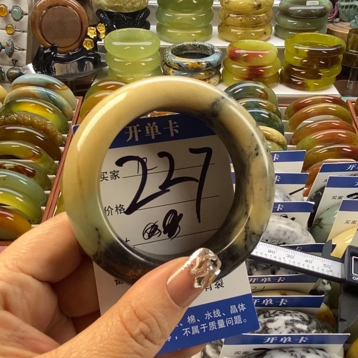 蛇纹石玉未镶嵌手镯54